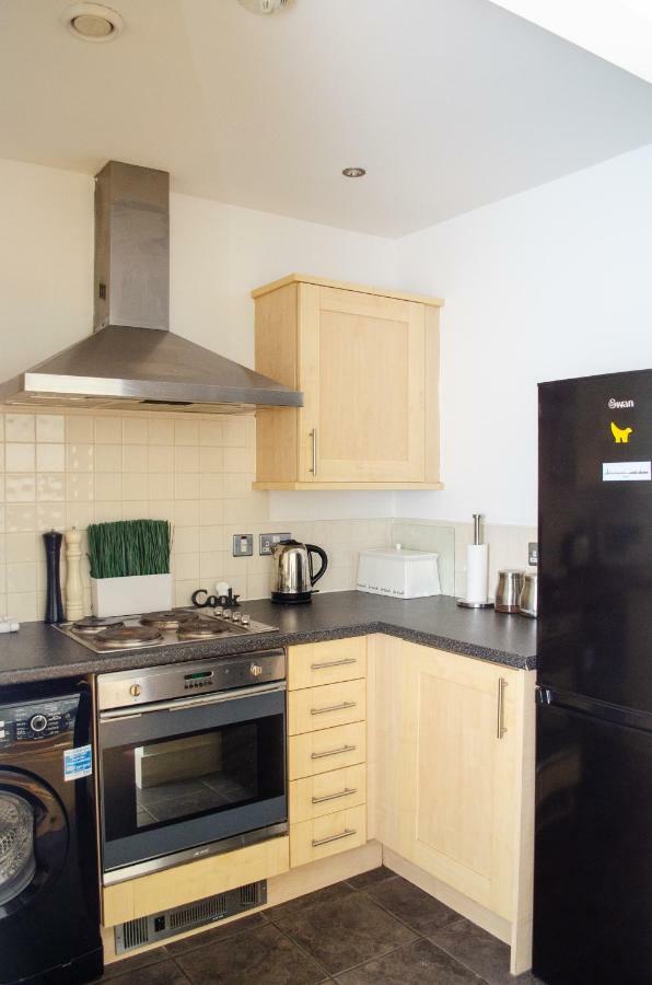 Serviced In Centre - Free Parking - Balcony - By Happy Days Apartment